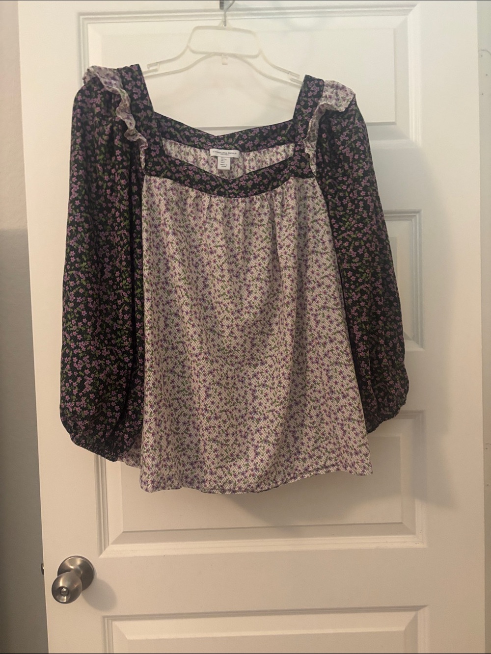 Carolina Belle Two-Tone Floral Peasant Top SZ L White & Purple square neck light